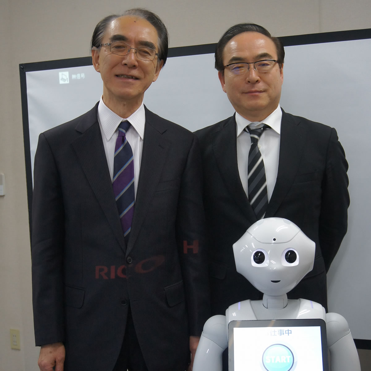 いち早く「Pepper」を導入し、最先端のICT活用事務所を強力にアピール