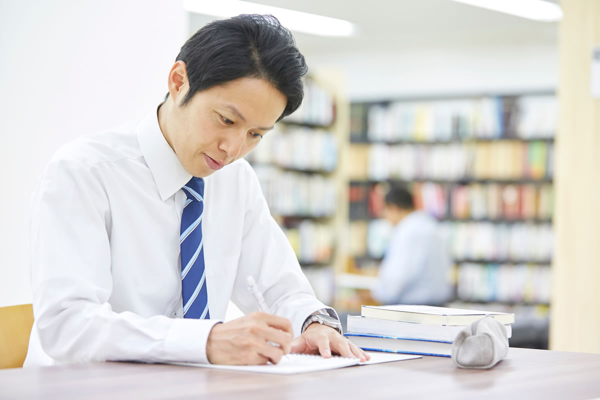 合格者の８割超が若者の公認会計士試験、税理士試験は半数以上が40歳以上