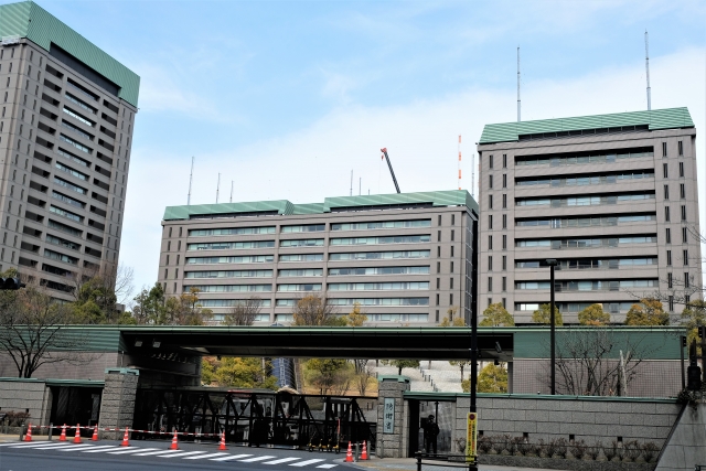 防衛力の抜本的強化により、防衛費と関係費を合わせた安全保障関連費は対ＧＤＰ比２％を目指す