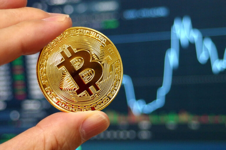 暗号資産暴落で露呈した市場の脆弱性　巨額損失でも「雑所得」課税の壁、重税負担が追い打ち